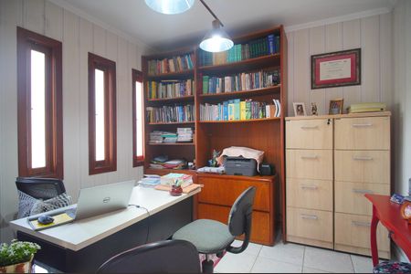 Casa para alugar com 251m², 4 quartos e 4 vagasEscritório