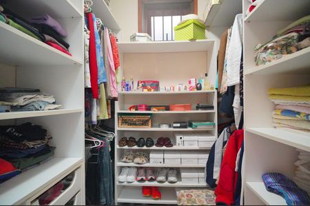 Casa para alugar com 251m², 4 quartos e 4 vagasCloset