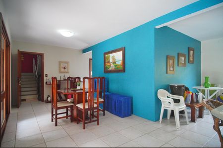 Casa para alugar com 251m², 4 quartos e 4 vagasSala