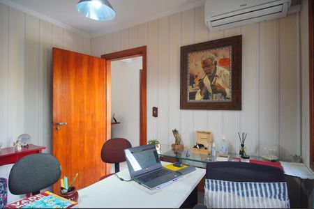 Casa para alugar com 251m², 4 quartos e 4 vagasEscritório