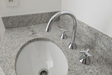 Banheiro - torneira de kitnet/studio à venda com 1 quarto, 35m² em Passo D’areia, Porto Alegre