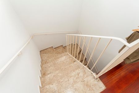 Casa à venda com 165m², 4 quartos e 2 vagasEscada