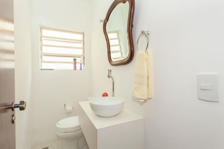 Casa à venda com 165m², 4 quartos e 2 vagasLavabo