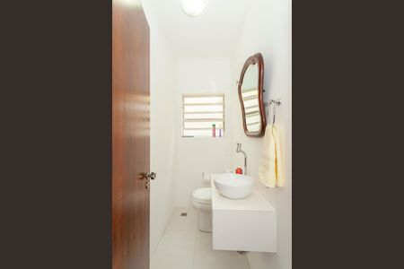 Casa à venda com 165m², 4 quartos e 2 vagasLavabo