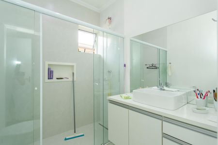 Casa à venda com 165m², 4 quartos e 2 vagasBanheiro da Suíte