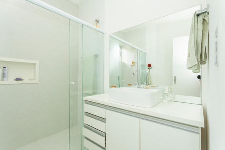 Casa à venda com 165m², 4 quartos e 2 vagasBanheiro