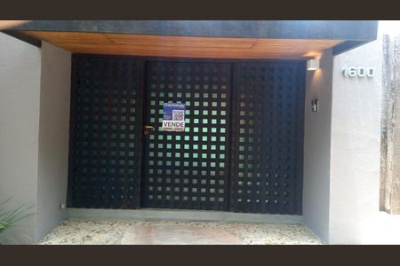 Casa de condomínio à venda com 553m², 3 quartos e 5 vagasplaca instalada 05/11/2025 UNRX -86