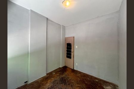Quarto 1 de apartamento para alugar com 2 quartos, 50m² em Copacabana, Rio de Janeiro