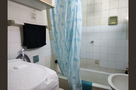 Banheiro  de apartamento para alugar com 2 quartos, 50m² em Copacabana, Rio de Janeiro