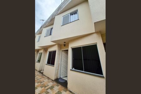 Casa de condomínio para alugar com 52m², 2 quartos e 1 vaga Casa de condomínio para alugar com 52m², 2 quartos e 1 vagaFachada