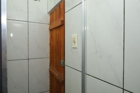 Banheiro de casa para alugar com 1 quarto, 17m² em Jardim Matarazzo, São Paulo