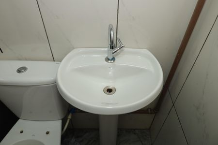 Banheiro de casa para alugar com 1 quarto, 17m² em Jardim Matarazzo, São Paulo