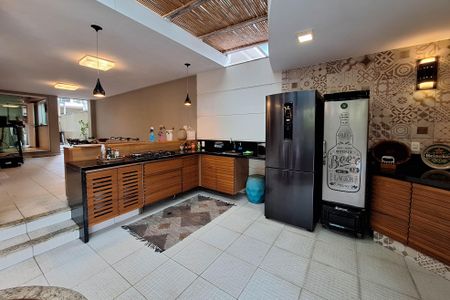 Casa de condomínio à venda com 300m², 3 quartos e 3 vagas Casa de condomínio à venda com 300m², 3 quartos e 3 vagasQuintal