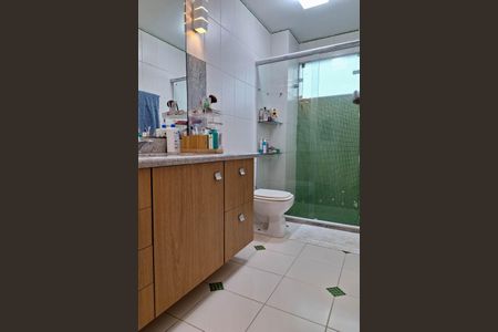 Casa de condomínio à venda com 300m², 3 quartos e 3 vagas Casa de condomínio à venda com 300m², 3 quartos e 3 vagasBanheiro Social