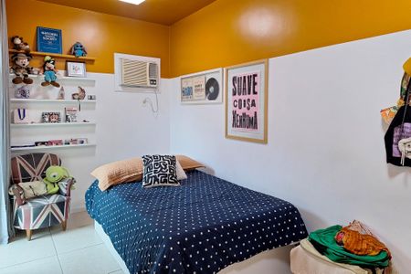 Casa de condomínio à venda com 300m², 3 quartos e 3 vagas Casa de condomínio à venda com 300m², 3 quartos e 3 vagasQuarto 1