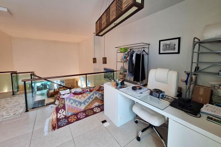 Casa de condomínio à venda com 300m², 3 quartos e 3 vagas Casa de condomínio à venda com 300m², 3 quartos e 3 vagasMezanino