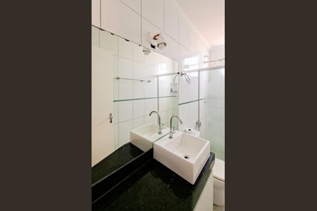 Apartamento à venda com 64m², 2 quartos e 1 vaga Apartamento à venda com 64m², 2 quartos e 1 vagaBanheiro