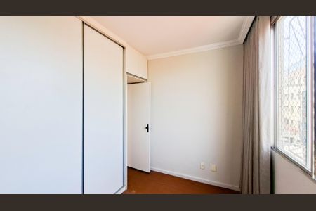 Quarto de apartamento para alugar com 2 quartos, 64m² em Sagrada Família, Belo Horizonte