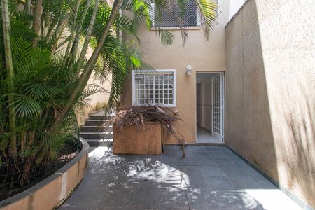 Casa para alugar com 399m², 4 quartos e 3 vagas Casa para alugar com 399m², 4 quartos e 3 vagasQuintal