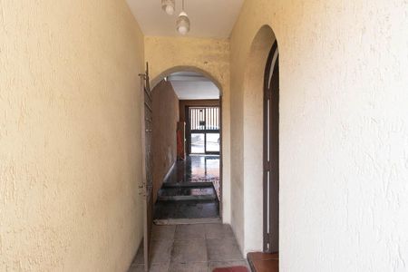 Casa para alugar com 399m², 4 quartos e 3 vagas Casa para alugar com 399m², 4 quartos e 3 vagasEntrada