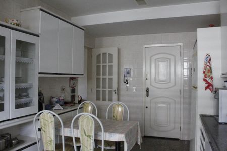 Apartamento à venda com 180m², 3 quartos e 2 vagasBanheiro Social