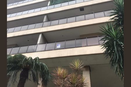 Apartamento à venda com 180m², 3 quartos e 2 vagasPlaca instalada 