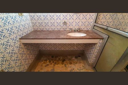 Casa à venda com 240m², 2 quartos e 2 vagas