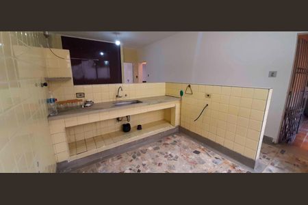 Casa à venda com 240m², 2 quartos e 2 vagas