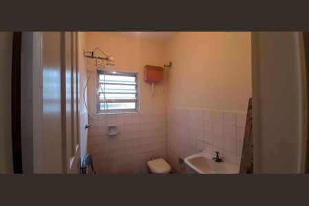 Casa à venda com 240m², 2 quartos e 2 vagas Casa à venda com 240m², 2 quartos e 2 vagasBanheiro da Edícula