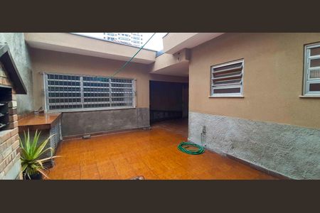 Casa à venda com 240m², 2 quartos e 2 vagas