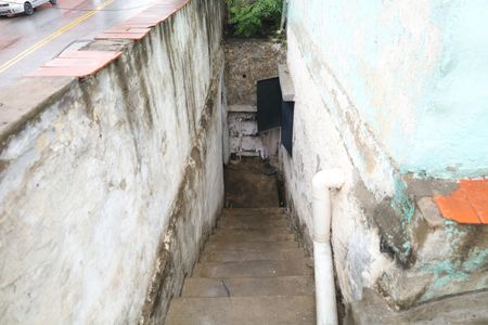 Casa para alugar com 24m², 1 quarto e sem vagaÁrea comum - Escadas - Entrada do terreno