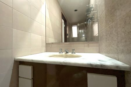 Apartamento à venda com 90m², 3 quartos e 1 vaga Apartamento à venda com 90m², 3 quartos e 1 vagaBanheiro da Suíte