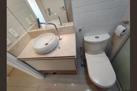 Apartamento à venda com 76m², 3 quartos e 1 vaga Apartamento à venda com 76m², 3 quartos e 1 vagaBanheiro Social