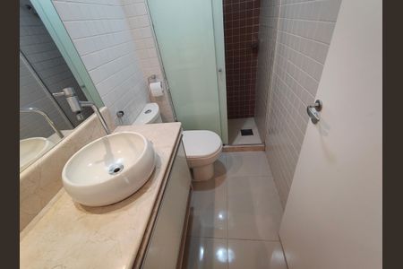 Apartamento à venda com 76m², 3 quartos e 1 vaga Apartamento à venda com 76m², 3 quartos e 1 vagaBanheiro Social