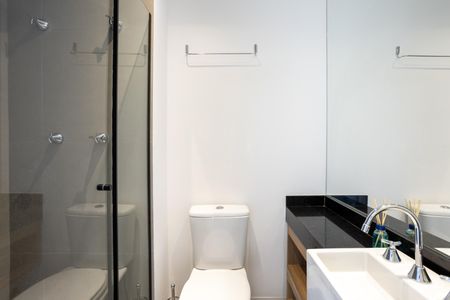 Banheiro de apartamento para alugar com 1 quarto, 27m² em Cerqueira César, São Paulo