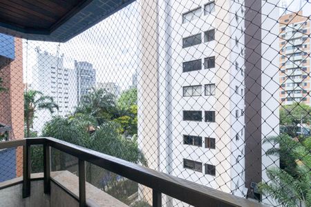 Apartamento à venda com 230m², 4 quartos e 4 vagas Apartamento à venda com 230m², 4 quartos e 4 vagasVaranda da Suíte 1