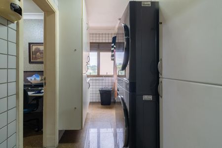 Apartamento à venda com 230m², 4 quartos e 4 vagas Apartamento à venda com 230m², 4 quartos e 4 vagasÁrea de Serviço