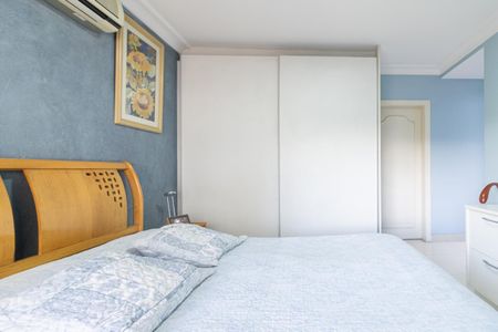 Apartamento à venda com 230m², 4 quartos e 4 vagas Apartamento à venda com 230m², 4 quartos e 4 vagasQuarto Suíte 1