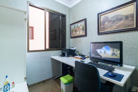Apartamento à venda com 230m², 4 quartos e 4 vagas Apartamento à venda com 230m², 4 quartos e 4 vagasEscritório