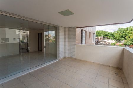 Apartamento à venda com 175m², 4 quartos e 4 vagasVaranda na Sala