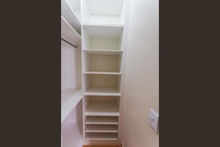Apartamento à venda com 175m², 4 quartos e 4 vagasCloset da Suíte 2
