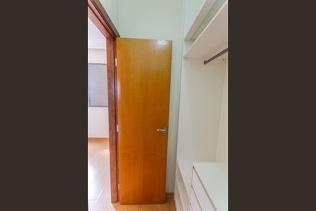 Apartamento à venda com 175m², 4 quartos e 4 vagasCloset da Suíte 2