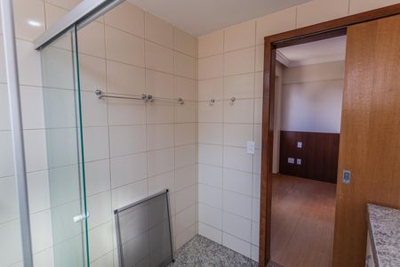 Apartamento à venda com 175m², 4 quartos e 4 vagasBanheiro da Suíte 1