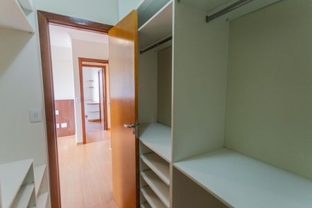 Apartamento à venda com 175m², 4 quartos e 4 vagasCloset da Suíte 1