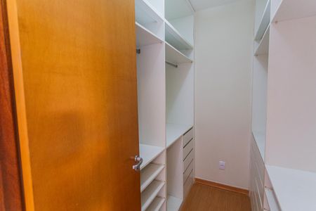 Apartamento à venda com 175m², 4 quartos e 4 vagasCloset da Suíte 1