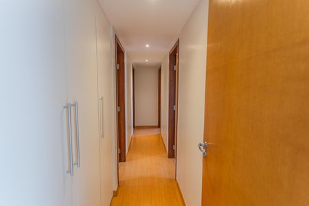 Apartamento à venda com 175m², 4 quartos e 4 vagasCorredor