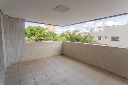 Apartamento à venda com 175m², 4 quartos e 4 vagasVaranda na Sala