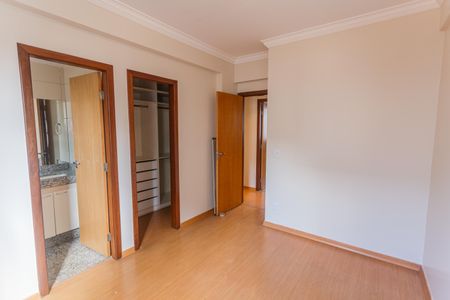 Apartamento à venda com 175m², 4 quartos e 4 vagasSuíte 2