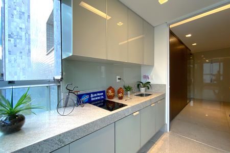 Apartamento à venda com 160m², 4 quartos e 4 vagasDetalhe da Varanda da Sala