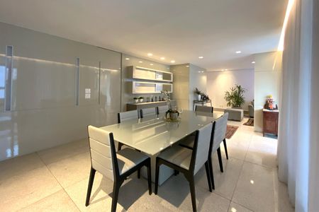 Apartamento à venda com 160m², 4 quartos e 4 vagasSala